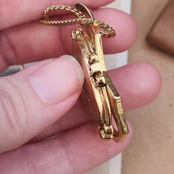 Vintage Victorian Style Floral Etched Pendant on Gold Tone Chain - Picture 9 of 12